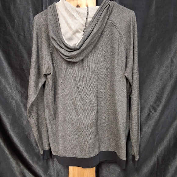 Grey RVCA  size mens medium pullover hoodie with pockets - Picture 5 of 9